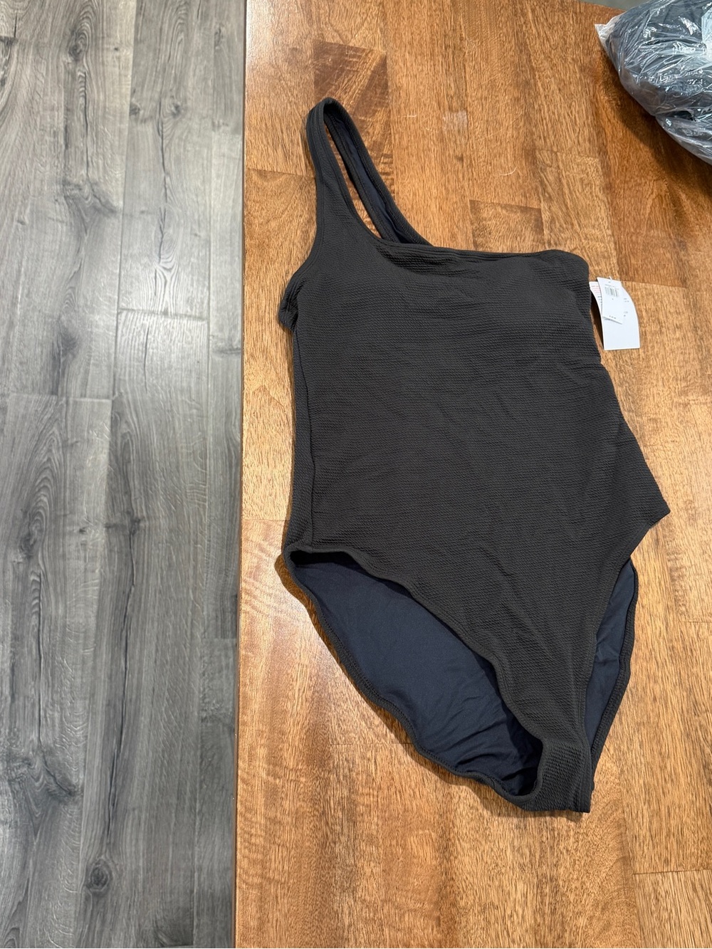 NWT Old Navy Pucker One Shoulder One Piece Swimsuit Women’s Size L Black